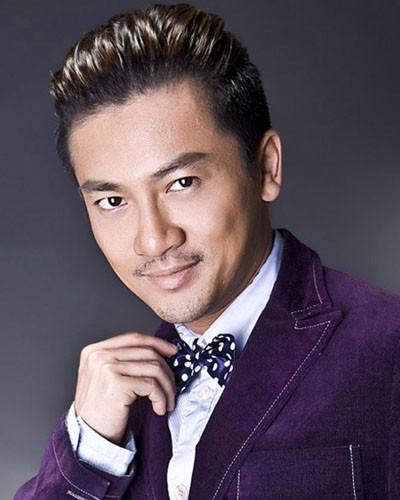 Từ chàng thanh niên thư sinh, văn nhã, những năm qua quý ông độc thân Tô Hữu Bằng xây dựng hình ảnh quý ông từng trải, góc cạnh. Sự nghiệp của anh cũng có bước tiến triển mới với vai trò nhà sản xuất và đạo diễn. Hữu Bằng cho biết anh không muốn lấy vợ chỉ để hoàn thành nghĩa vụ đời người. Nếu "một nửa" không xuất hiện, anh sẽ không miễn cưỡng kết hôn. Tài tử sinh năm 1973 cũng không quá khao khát có con. Nhiều năm qua, "Ngũ A Ka" không vướng tin đồn tình cảm nào.