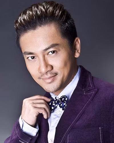 Từ chàng thanh niên thư sinh, văn nhã, những năm qua quý ông độc thân Tô Hữu Bằng xây dựng hình ảnh quý ông từng trải, góc cạnh. Sự nghiệp của anh cũng có bước tiến triển mới với vai trò nhà sản xuất và đạo diễn. Hữu Bằng cho biết anh không muốn lấy vợ chỉ để hoàn thành nghĩa vụ đời người. Nếu "một nửa" không xuất hiện, anh sẽ không miễn cưỡng kết hôn. Tài tử sinh năm 1973 cũng không quá khao khát có con. Nhiều năm qua, "Ngũ A Ka" không vướng tin đồn tình cảm nào.