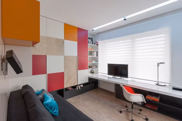 Các vật liệu được sử dụng là khá rõ ràng từ sàn gỗ màu đỏ đậm với cảnh quan tuyệt đẹp bếp, thiết kế truyền cảm hứng cho các cặp đôi về bầu không khí gia đình.