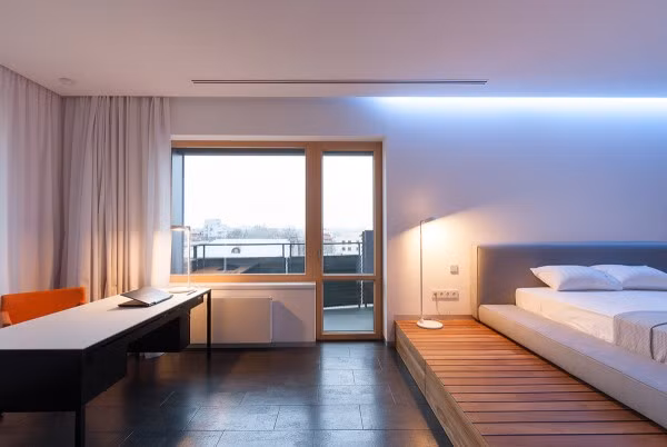 Phòng ngủ được thiết kế như 1 sân sân khấu, không gian mở mà vẫn ấm cúng.