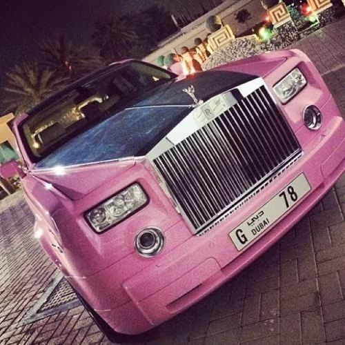 "Xế cưng" với màu hồng nữ tính.