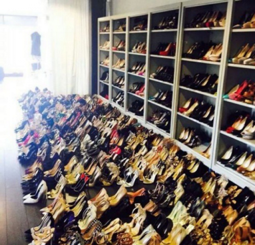 Hàng trăm đôi giày từ các thương hiệu nổi tiếng thế giới.