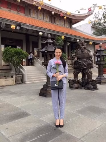 Chiếc túi hiệu LV do Thu Hương thường xuyên sử dụng.