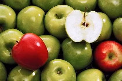 Giữ vòng eo thon gọn: Theo các chuyên gia, nếu thay thế một nửa lượng bơ hoặc dầu bằng nước sốt táo (không cho thêm đường) trong các công thức làm bánh, có thể vừa mang lại vị ngọt tự nhiên cho món tráng miệng lại ít chất béo, không cholesterol...