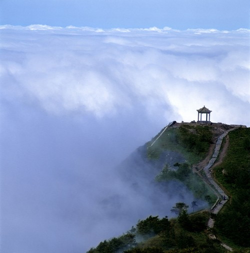 Bản doanh phái Thái Sơn: Môn phái này tọa lạc ở núi Thái Sơn, trung tâm của Đạo giáo. Đây là một trong số ít những địa điểm nhận được cả hai danh hiệu Di sản thiên nhiên và Di sản văn hóa thế giới. Ảnh: Fengniao.