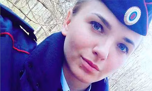 Nu sinh canh sat Nga bi duoi hoc vi tung song cung cho