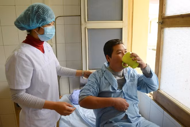 Ngay sau khi có kết quả dương tính với H, căn cứ vào chỉ số CD4, bệnh nhân sẽ được chỉ định liệu trình uống thuốc. Hiện tại, thuốc ARV đang được cấp phát miễn phí tại bệnh viện.