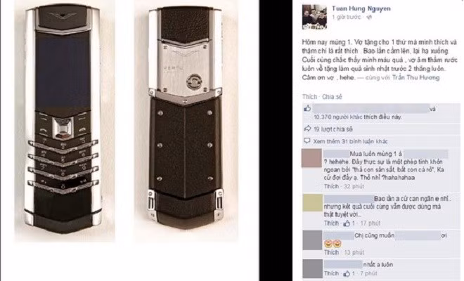 Không giấu được sự vui sướng, Tuấn Hưng chia sẻ trên trang cá nhân hình ảnh chiếc điện thoại Vertu do vợ anh – Hương Baby tặng sinh nhật sớm. Giọng ca Hà thành viết: “Hôm nay mùng một. Vợ tặng cho một thứ mà mình thích và thậm chí là rất thích. Bao lần cầm lên, lại hạ xuống. Cuối cùng chắc thấy mình máu quá, vợ âm thầm rước luôn về tặng làm quà sinh nhật trước hai tháng luôn. Cảm ơn vợ, hehe”.