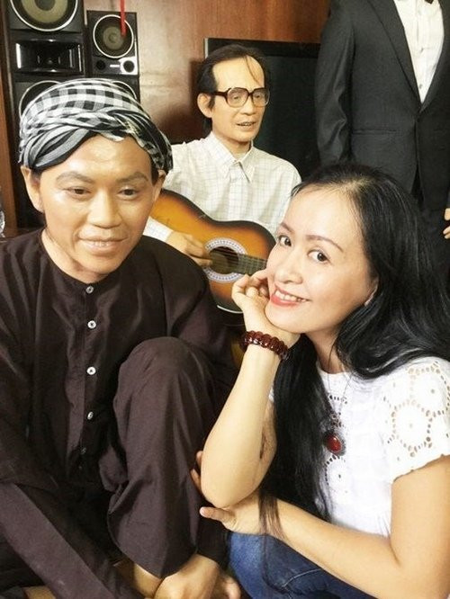 Thời gian qua, công chúng dành rất nhiều sự quan tâm đến dự án đúc 100 tượng sáp nghệ sĩ thuộc các lĩnh vực sân khấu, điện ảnh và ca nhạc có cống hiến cho sự nghiệp văn hóa nghệ thuật nước nhà. Trong số 100 bức tượng đợt 1 của dự án này, có những tên tuổi quen mặt với khán giả như Hoài Linh, Lý Hải, Cẩm Tiên... Theo cảm quan ban đầu, những bức tượng này rất giống với người thật ở ngoài đời. Để có được điều đó, các nghệ nhân đã phải trải qua quá trình làm việc vô cùng tỉ mỉ và cẩn thận.