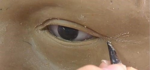 Những bức tượng sáp này sau khi hoàn thành sẽ được ra mắt và trưng bày tại nhà thờ tổ nghề của danh hài Hoài Linh. Giá mỗi bức tượng nằm trong khoảng 300 đến 400 triệu đồng.