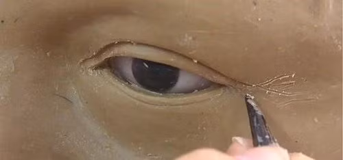 Những bức tượng sáp này sau khi hoàn thành sẽ được ra mắt và trưng bày tại nhà thờ tổ nghề của danh hài Hoài Linh. Giá mỗi bức tượng nằm trong khoảng 300 đến 400 triệu đồng.