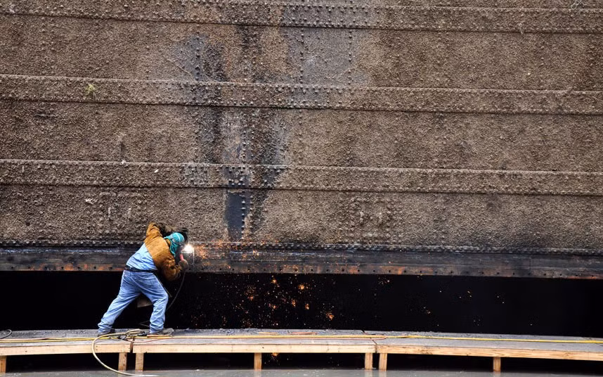 7. Kênh đào Panama (Panama): Mất 30 năm để hoàn tất, với chi phí lên tới 8,6 tỷ USD, kênh đào Panama là một trong những minh chứng ấn tượng nhất về sức mạnh của con người. Hơn 44.000 công nhân đã đào núi, lấp sông, xây dựng con kênh dài 77 km nối Đại Tây Dương và Thái Bình Dương, mở ra một trang mới trong lịch sử vận tải.