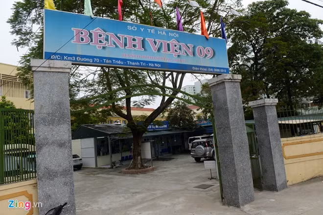 Khác với cảnh tấp nập tại những nơi khám chữa bệnh thông thường, cánh cửa Bệnh viện 09 điều trị AIDS luôn vắng người vào thăm. Đằng sau đó là cuộc sống cô quạnh của những con người trót mang căn bệnh thế kỷ. Trong tiết trời mùa đông, sự lạnh lẽo càng trở nên ám ảnh.