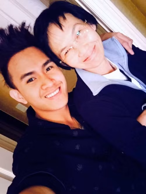 Thành Vinh gọi chị gái Hoài Linh là cô Ba.