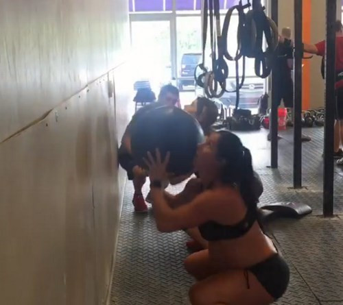 “Mẹ khỏe mạnh thì con sẽ khỏe mạnh”, Emily nói.