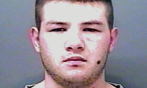 Thanh nien vua ra tu lai cuong buc U40 trong nghia dia