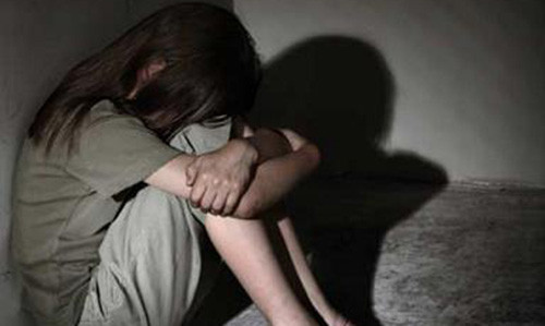 Ong gia 70 cuong hiep nu giup viec 27 tuoi