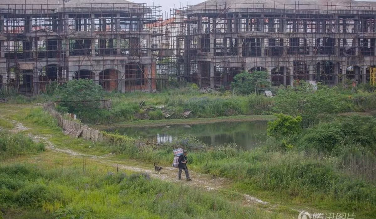 Ong “vua” trong coi “thanh pho ma” o Trung Quoc-Hinh-3