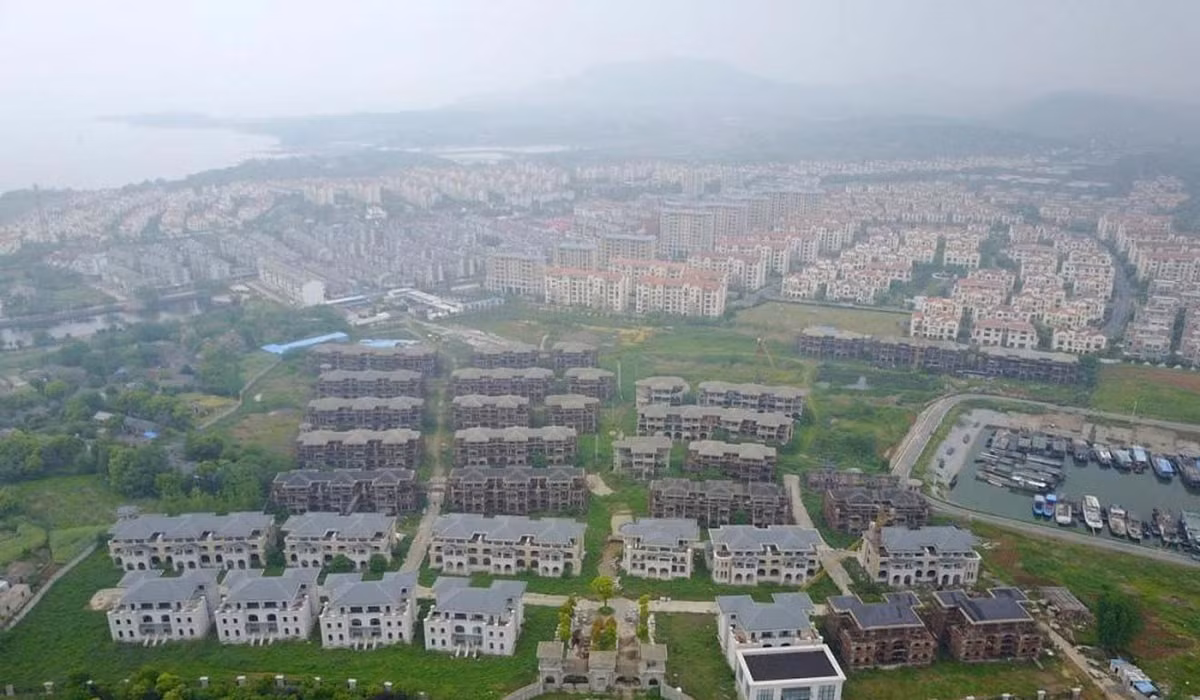 Ong “vua” trong coi “thanh pho ma” o Trung Quoc-Hinh-2