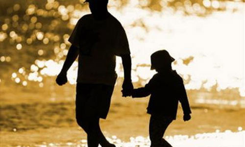 Dan ong tuoi tho suy giam neu co con truoc tuoi 25