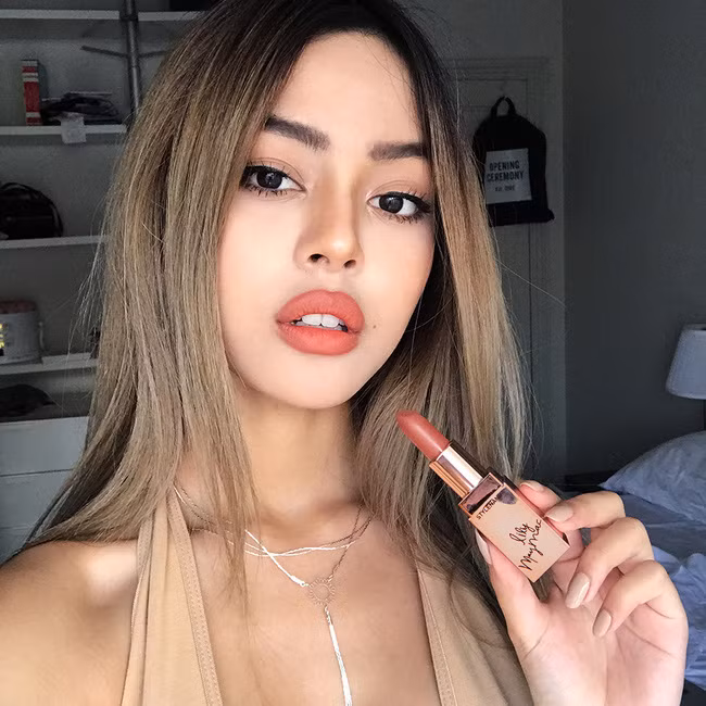 Thi truong qua tang 8/3: Son moi “rom” do bo cho online-Hinh-2