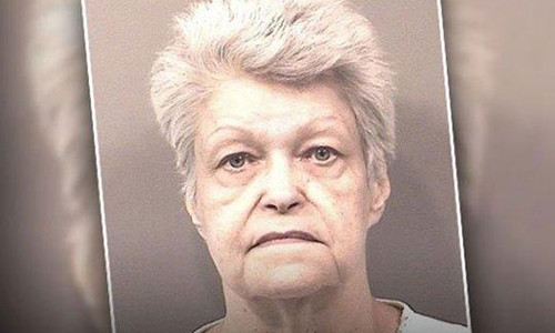 Kinh hoang ba vo giam giu chong trong phong suot hai nam