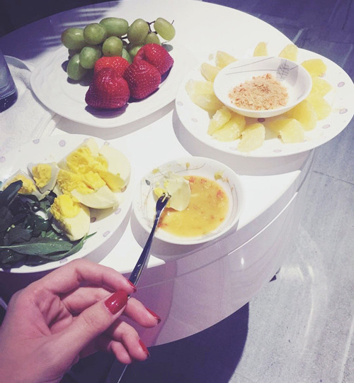 Một vài thực đơn ăn uống hằng ngày của Trinh, cô ăn đơn giản nhưng đủ chất với những món quen thuộc.