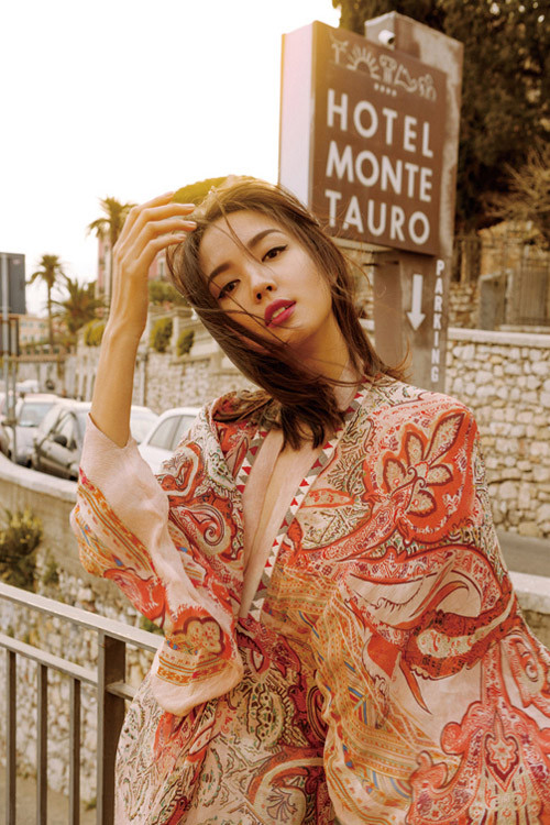 Người đẹp sinh năm 1984 sở hữu vẻ đẹp mong manh với những đường nét ngọt lịm.