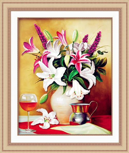 4. Treo tranh thực vật Theo ngũ hành, thực vật thuộc mệnh Mộc, hướng Bắc thuộc mệnh Thủy, Mộc có Thủy sẽ phát triển tươi tốt; hướng Nam thuộc Hỏa, Mộc sinh Hỏa thể hiện cho sự phồn vinh, thịnh vượng. Đặc biệt, không được treo tranh thực vật ở hướng Tây, vì hướng Tây thuộc Kim, Mộc bị Kim khắc, gia chủ sẽ không gặp may. Dự theo những lưu ý trên, có thể chọn những bức tranh như Hoa nở phú quý, Cửu ngư quần tụ, hoặc tranh chữ Gia hòa vạn sự hưng… để treo trong nhà, nhất là phòng khách, vừa có tác dụng trang trí, tạo cảm giác ấm áp cho gian phòng, vừa có thể đem lại may mắn cho gia đình. (Bài viết chỉ mang tính chất tham khảo, cung cấp nội dung khoa học phong thủy cho bạn đọc).