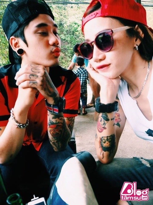 365 khoảnh khắc hạnh phúc của cặp đôi xăm hình gây xôn xao cộng đồng mạng.