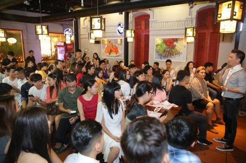 Trong buổi tiệc chúc mừng thành công, Thạch Sớt đã thể hiện một vài ca khúc bằng tiếng Khmer khiến mọi người vô cùng phấn khích. Bạn đồng hành Minh Thảo cùng huấn luyện viên Đàm Vĩnh Hưng thể hiện những điệu múa minh họa cho Thạch Sớt khiến anh chàng càng thêm hào hứng. Không chỉ được yêu mến bởi bản tính thật thà, Thạch Sớt còn được giới truyền thông khen điển trai và có ngoại hình phù hợp để đi đóng phim. Chàng trai người Khmer liền gật đầu đồng ý khiến Mr.Đàm phải... "đập đầu vào cột" vì cười.