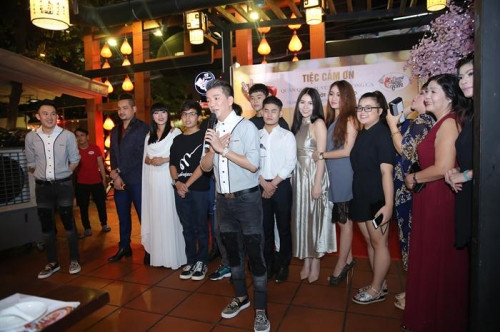 Năm 2013, Đàm Vĩnh Hưng từng có học trò đoạt giải cao nhất trong một cuộc thi truyền hình thực tế là Vũ Thảo My với Giọng hát Việt. Năm nay, anh lại tiếp tục giúp Thanh Sớt và Minh Thảo tỏa sáng. Mr Đàm nổi tiếng là người nâng đỡ các ca sĩ trẻ. Hầu hết thí sinh trong các cuộc thi do anh làm huấn luyện viên đều về đầu quân cho công ty giải trí riêng. Chia sẻ với pv báo Người Đưa Tin, anh cho biết: "Sau nhiều lần ngồi ghế huấn luyện viên thì Đàm Vĩnh Hưng đã thu nhận khoảng 100 “đứa con” với nhiều lứa tuổi khác nhau. Vì dân số ngày càng đông nên tôi tuyên bố từ giờ chỉ làm giám khảo, không nhận làm... huấn luyện viên nữa. Việc phải chăm sóc cho các “đứa con” trong đại gia đình khiến tôi... kiệt sức. Hy vọng rằng, những "đứa con" của tôi sẽ trưởng thành, giúp ích được xã hội, thế là tôi mãn nguyện rồi...".