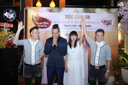 Ngày 18/11/2016, ca sĩ Đàm Vĩnh Hưng và Dương Triệu Vũ đã tổ chức tiệc mừng cho hai học trò Thạch Sớt và Minh Thảo vừa đăng quang Quán quân cuộc thi Tuyệt Đỉnh Song Ca. Trong buổi tiệc gặp gỡ thân mật với báo chí, fan ruột, Đàm Vĩnh Hưng đã tranh thủ kể nhiều chuyện hậu trường cười ra nước mắt đối với cặp đôi lạ của mình.