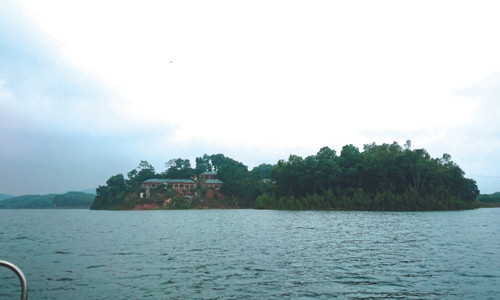 “Đảo sinh tồn” rộng đến 20 héc ta nằm giữa Hồ Thác Bà.