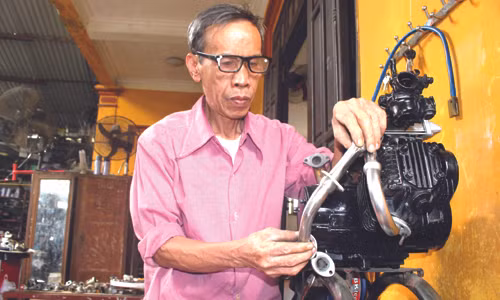 Nha sang che chan dat va thiet bi tiet kiem xang cho xe may