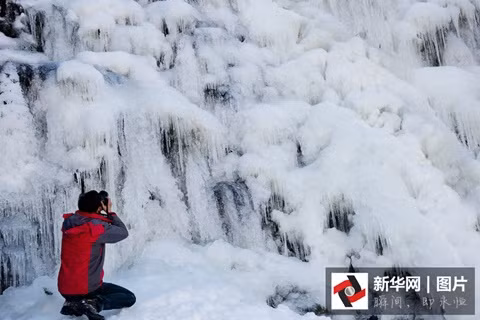  Nhiệt độ tại thác nước đóng băng là -10 độ C.