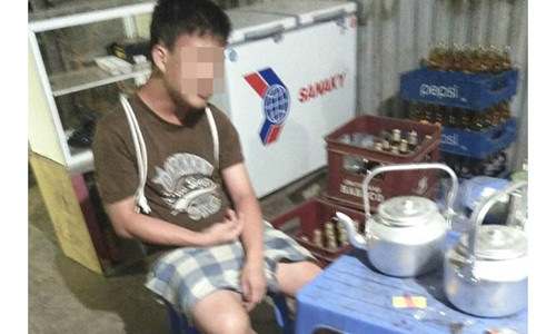 Thanh niên vào nhà dân nói xin tiền đi xe buýt về vì say rượu không nhớ đường về.