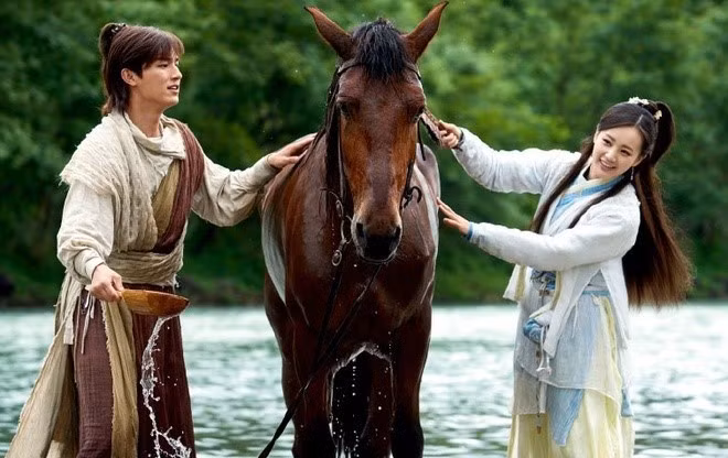 Cap sao “Anh hung xa dieu” lo anh hen ho-Hinh-2