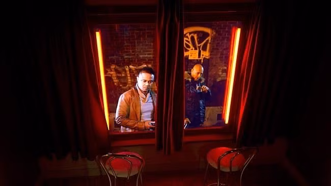 "Hầu như họ đều tự nguyện bán thân, ý thức rõ mình đang làm công việc gì. Tuy nhiên, họ không còn lựa chọn nào khác", nhà hoạt đông xã hội Van Doethen cho hay. Bức tường phía cuối bảo tàng được trang trí những câu nói của các cô gái bán thân. "Công việc này không dành cho những kẻ yếu đuối. Nhờ nó, tôi đã trở nên mạnh mẽ hơn rất nhiều", một gái mại dâm Hà Lan viết. Ảnh:CBS.