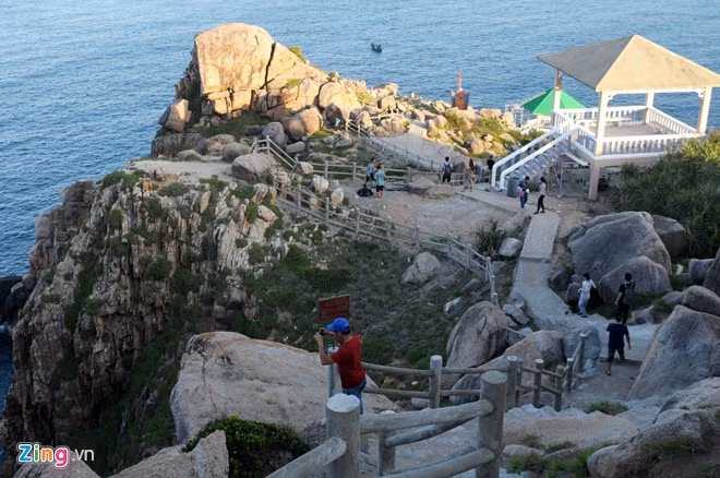 Canh dep Mui Dien dang bi be tong hoa