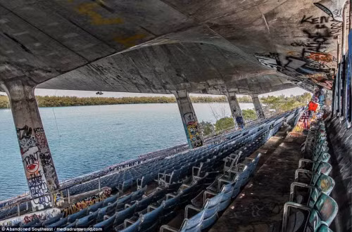 Sân vận động từng được lựa chọn làm bối cảnh cho bộ phim ca nhạc Clambake của ca sĩ Elvis Presley vào năm 1967.