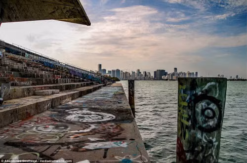 Nhiếp ảnh gia Abandoned Southeast cho biết sân vận động bỏ hoang là một trong những địa điểm đáng tới nhất ở Miami.