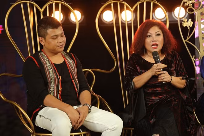 Phát biểu trong chương trình, họa mi núi rừng chia sẻ bản thân chị không mặn mà với các chương trình vì chỉ muốn được sống bình yên. Tuy nhiên, xa sân khấu chị lại buồn và nhớ. "Hiểu được lòng mẹ nên Siu Mạnh đã quyết định tham gia thì chỉ với mục đích mong tôi được vui vẻ. Nếu không có sự động viên của con, tôi đã không tự tin đứng ở đây", chị trải lòng.