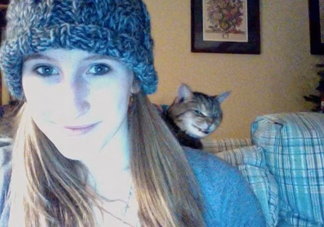 Hehe, muốn "tự sướng" đâu được yên với em.