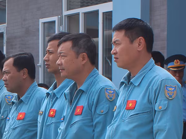 Chi voi mot dong co, phi cong Su-30MK2 van ha canh an toan