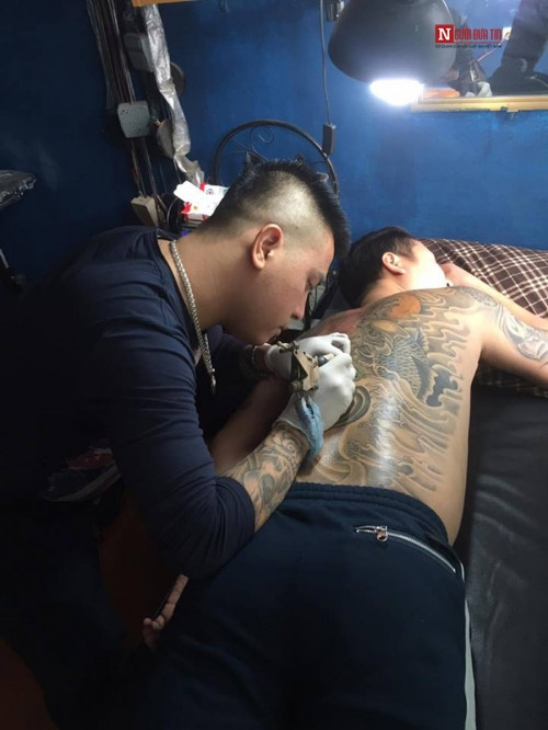Chàng trai được mệnh danh là người xăm nhiều hình lên vùng nhạy cảm nhất.