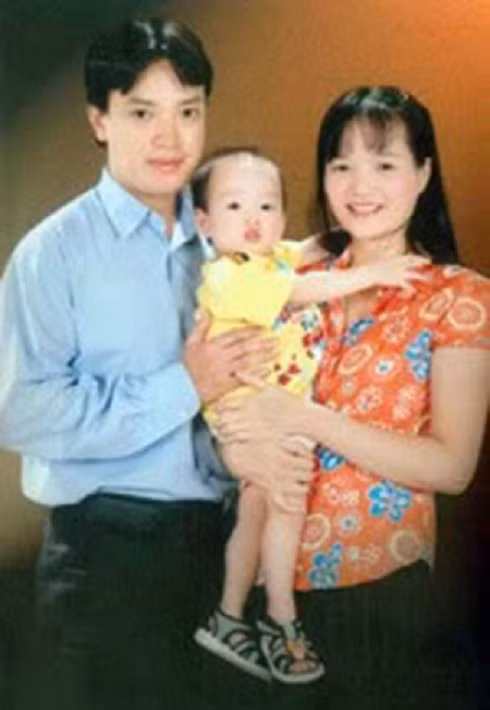 Sau khi tốt nghiệp Đại học, Huệ Anh vào làm ở phòng Thanh tra, Sở Nông nghiệp và Phát triển nông thôn Hà Nội. Sau đó, cô chuyển sang công tác tại một ngân hàng. Bí thư Hạ xinh đẹp ngày nào đã lập gia đình và có hai con, một trai, một gái.