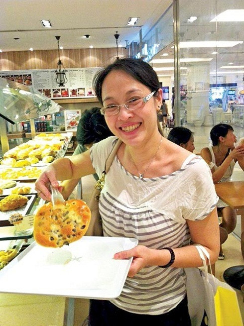 Sau khi tốt nghiệp khoa Tiếng Pháp - Trường Đại học Ngoại ngữ Hà Nội, Thu Hiền vào làm trong một hãng hàng không. Cô đã lập gia đình và có hai con.