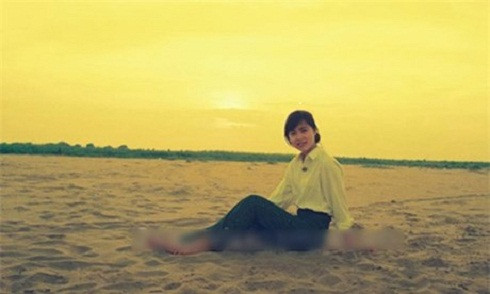 Thu Hương vào vai Hằng - lớp trưởng lớp 12A. Hằng có tâm hồn nhạy cảm, yêu thích thơ văn. Cuộc sống hôn nhân của bố mẹ cô không hạnh phúc. Trong những lần tiếp xúc với thày chủ nhiệm Minh, trái tim Hằng rung động. Tuy nhiên, sau khi chứng kiến cuộc sống bế tắc và thái độ nhu nhược của thày Minh trước vợ, Hằng rơi vào thất vọng. Cô phải khỏi thành phố, về vùng đất khắc để bắt đầu cuộc sống mới.