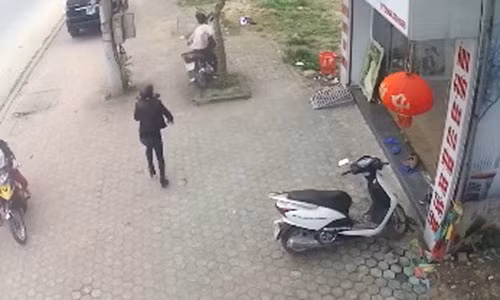 Lanh gay: Me quen tat may, con vit ga xe vot huc goc cay